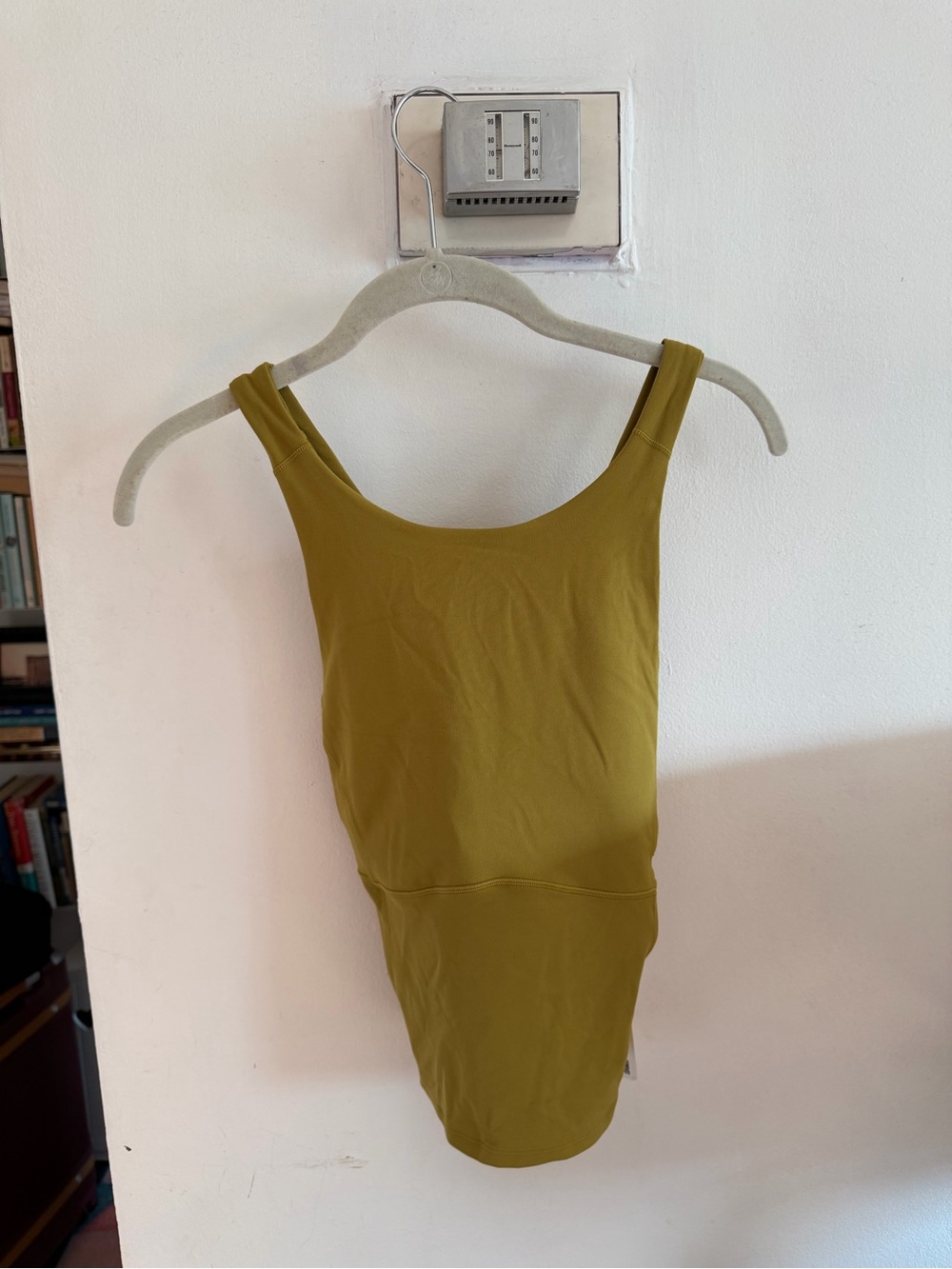 NWT Lululemon Women's Olive Green Fitted Activewear Tank Top 8
